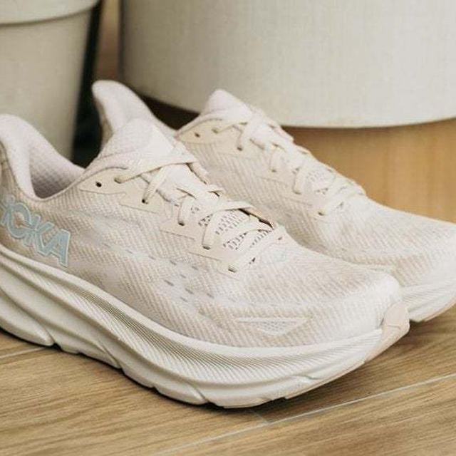 春は新しいスニーカーで！はじめての”ホカ / HOKA”