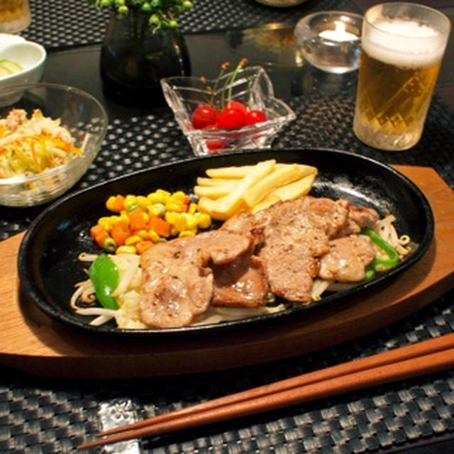 熱々に鉄板ポーク焼き肉