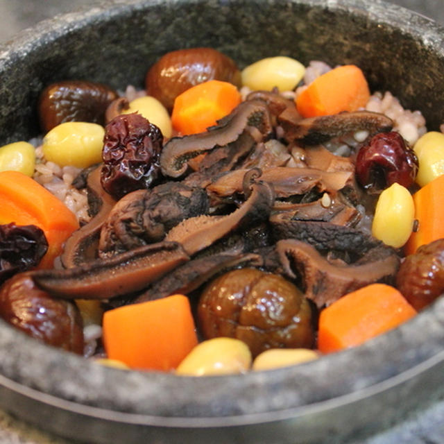 秋の韓国ごはん、きのこの石鍋栄養ごはんに里芋と牛肉のスープ