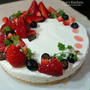 たっぷり苺とベリーのレアチーズケーキ