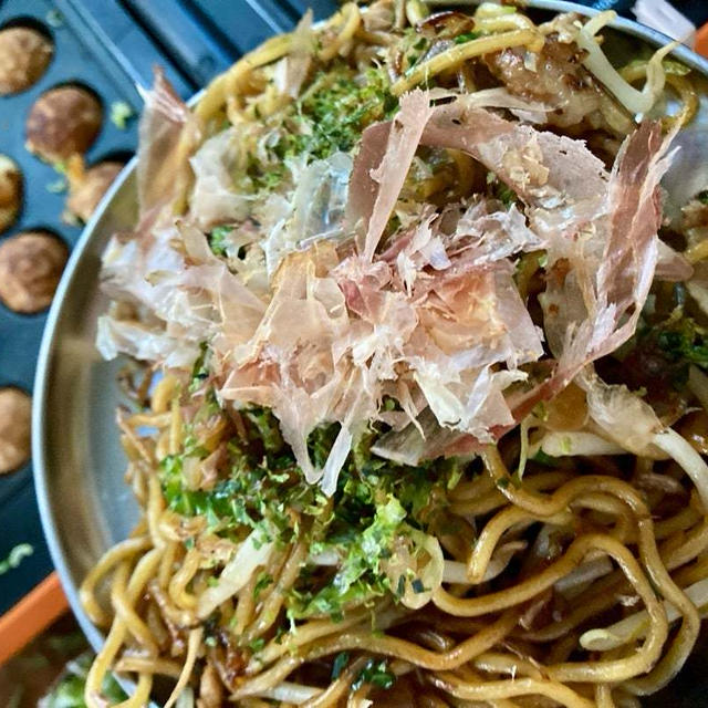 太麺焼きそばとタコ焼きと広島焼き♪