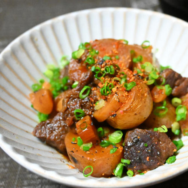 ゴロゴロ肉じゃが。カレー用の角切り肉で食べ応えあり！味つけはコーラとお醤油で超簡単！おつまみ。