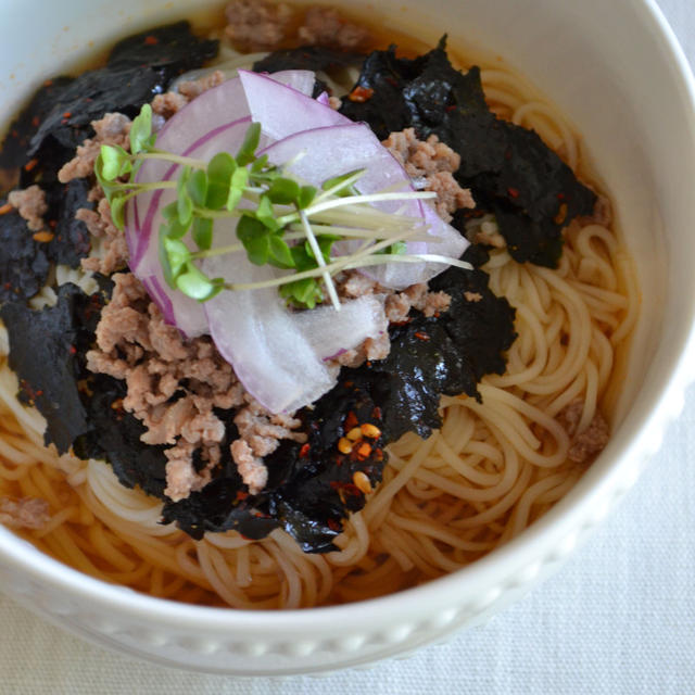 のりと挽肉の韓国風そうめん♪エッ！挽肉洗うの？