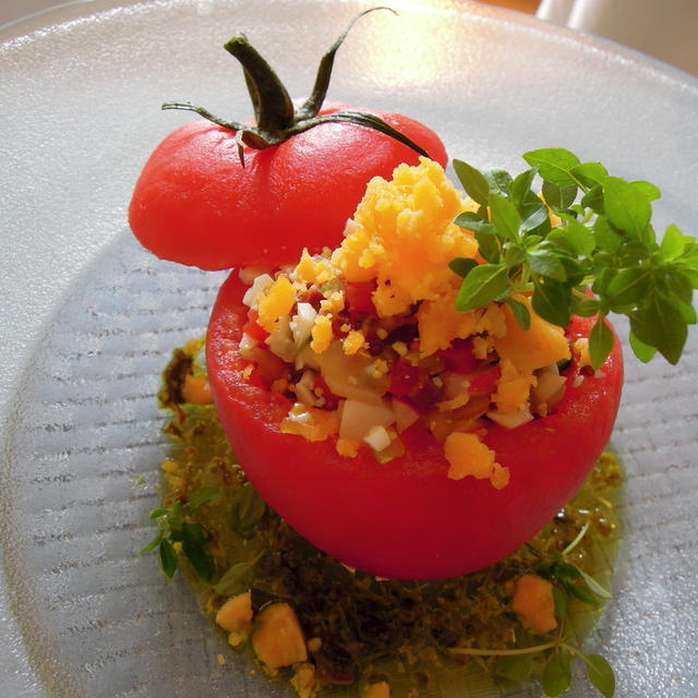 トマトカップのサラダ！　Tomato Cup farcie salad, à la macédoine de légumes