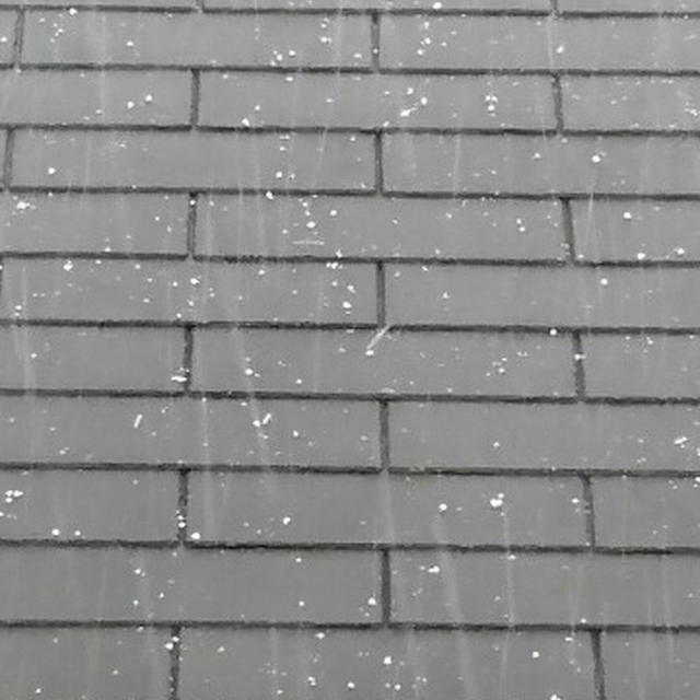 晴れ⇒曇り⇒雷⇒あられ⇒曇り⇒ぼたん雪（←イマココ）