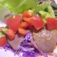 牛肉　キュウリとトマトのカレーソース　レシピ
