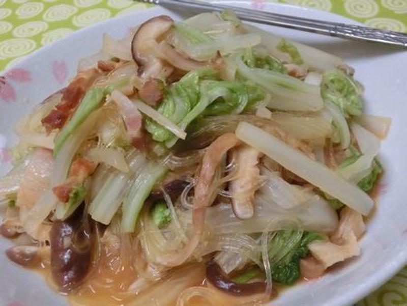 春雨は戻さず味しみしみ☆　白菜とベーコンの炒め煮チャプチェ