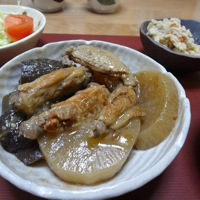 鶏手羽中と大根と茄子のトロトロゴマ煮