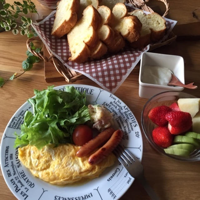 シンプルオムレツde朝ごはん♪…大人びてきたなぁ〜