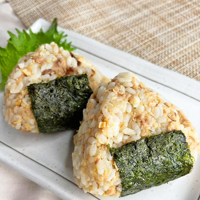 【缶詰で簡単！やみつき味噌おにぎり】