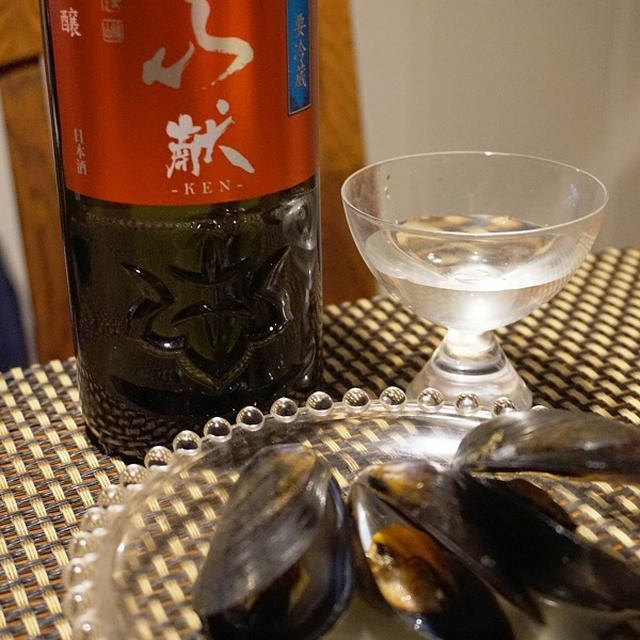 日本酒にシャンパンに、宮城ムール貝の酒蒸し、高知金目鯛の干物のアクアパッツァ