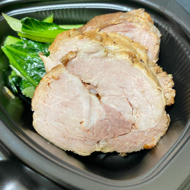 今週のお料理レッスン、厚切りチャーシュー、野菜たっぷりのサラダ。お持ち帰りのご協力ありがとうございます。