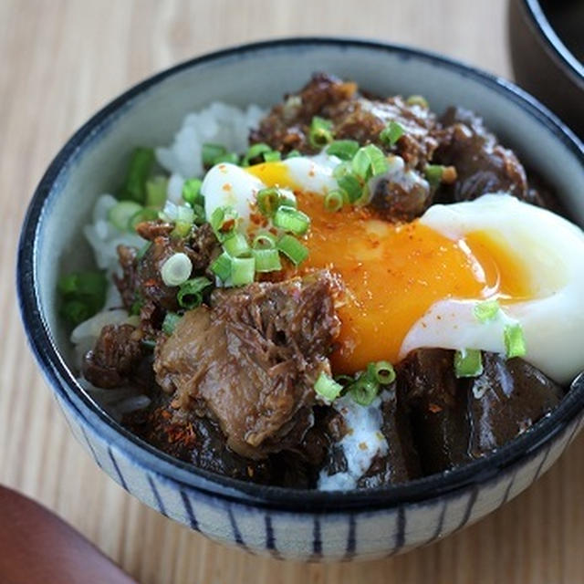 牛すじとこんにゃくの味噌煮込み