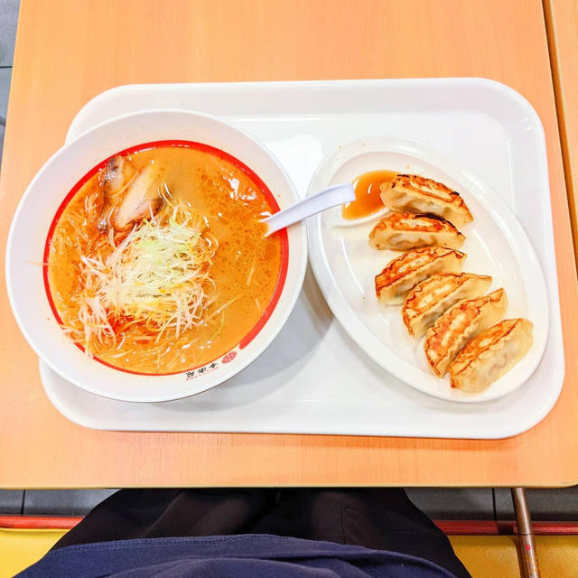 幸楽苑の　　　　　　　　　　　　　味噌ねぎらーめんと餃子