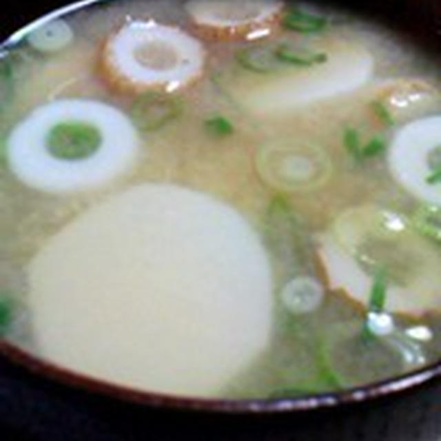 「里芋と竹輪の味噌汁」