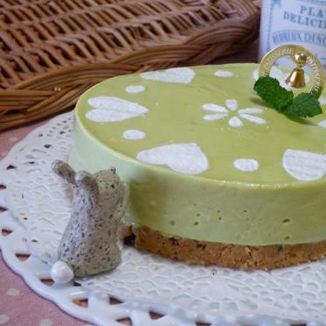 ちょっぴりヘルシーなアボカドチーズケーキと、ベジチップスと・・・。