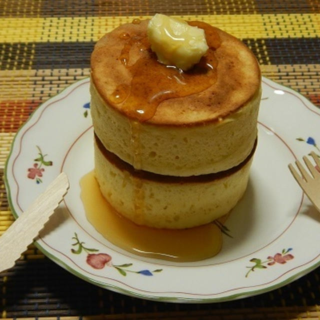 分厚いホットケーキで朝食(*ﾟ▽ﾟ*)