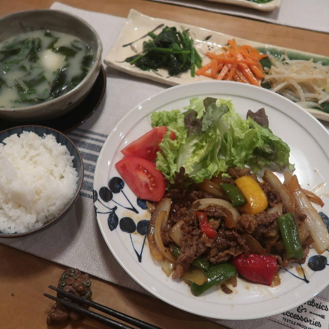 牛肉スタミナ炒めと牛骨コムタンスープの晩ご飯と黄色い水仙の花♪