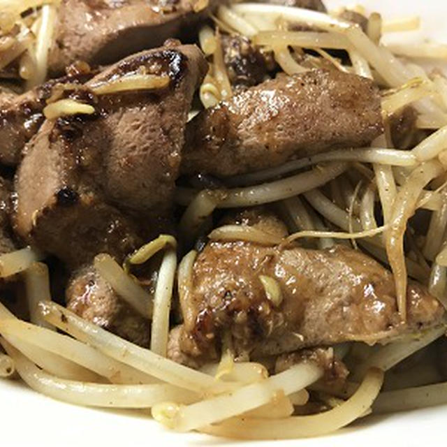 塩こうじに漬けたレバーを焼き肉のタレでレバーもやし炒め♪
