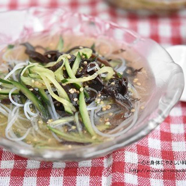 のどごしツルツル♪シャキシャキ食感春雨ときゅうりの冷たい中華風スープ