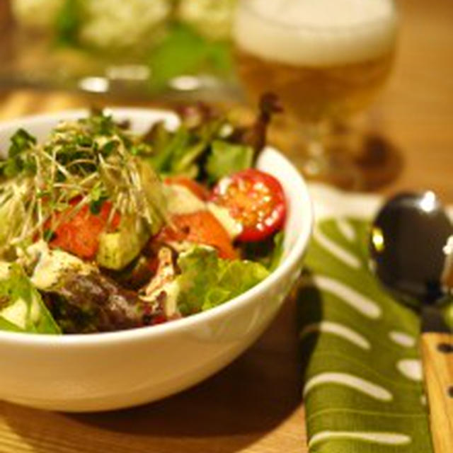 スモークサーモンとアボカドのサラダ丼