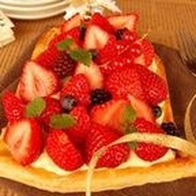 【クリスマスケーキ】パイシートで簡単！プロみたいなイチゴのクリスマスベル の作り方