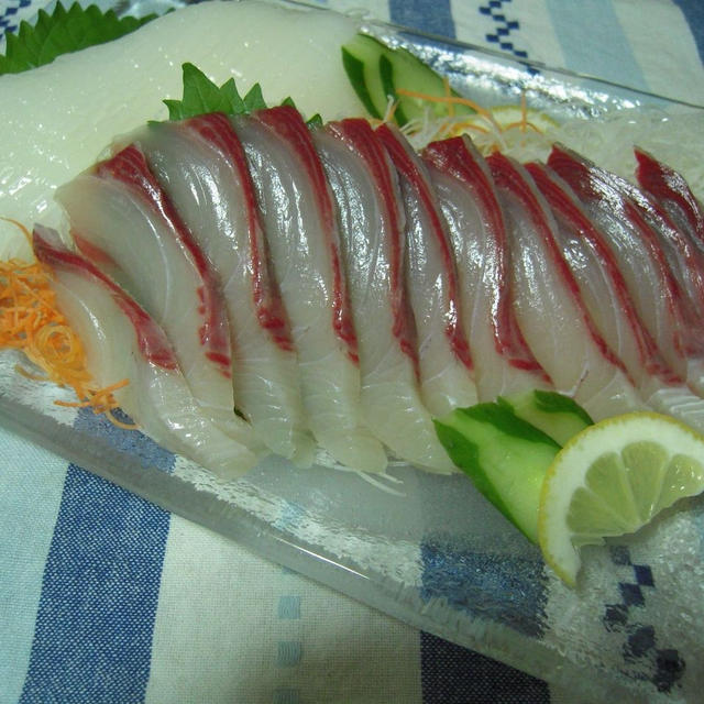 イカ、カンパチ刺身、しめ鯖と特別純米奥の松