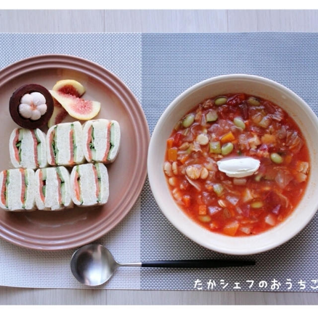 ミネストローネとサーモンサンドで朝ごはん。