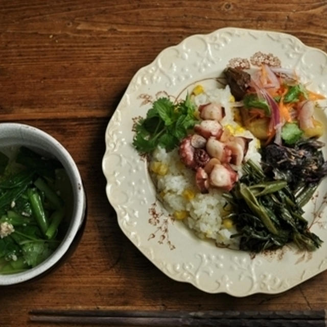 アジア風ワンプレートご飯　（とうもろこしご飯、タコのベトナム風炒め、小松菜のスープ、金時草のピーナッツ酢あえ　とか）