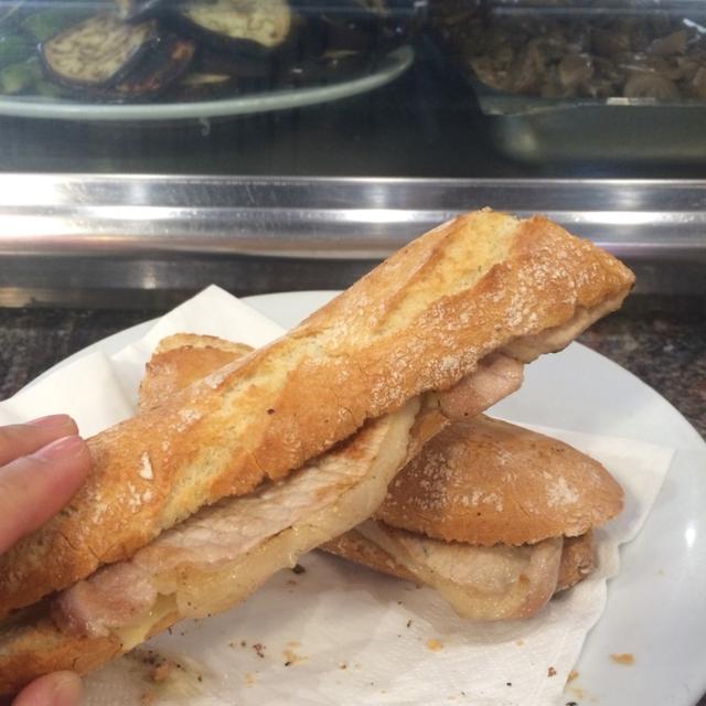 2月28日の朝ごはんは、サン・ジュセップ市場で♪