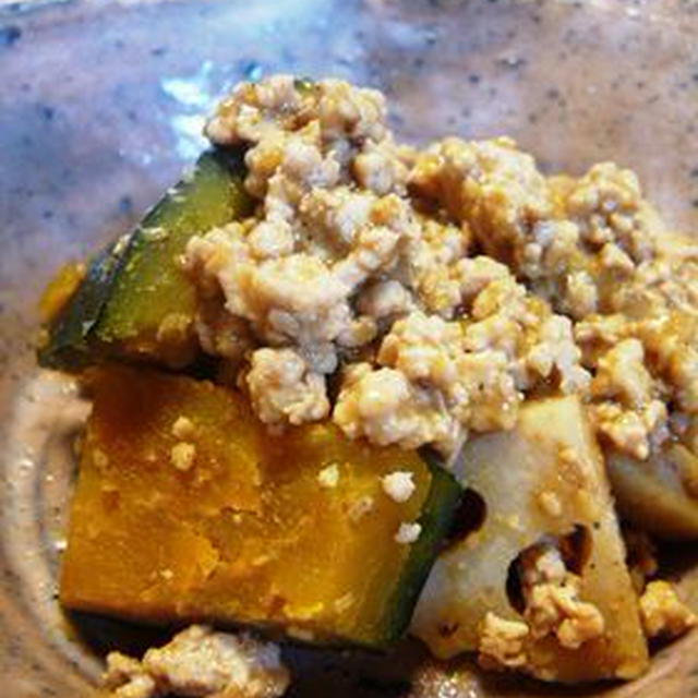 酢と胡麻で　南瓜と蓮根のそぼろ煮