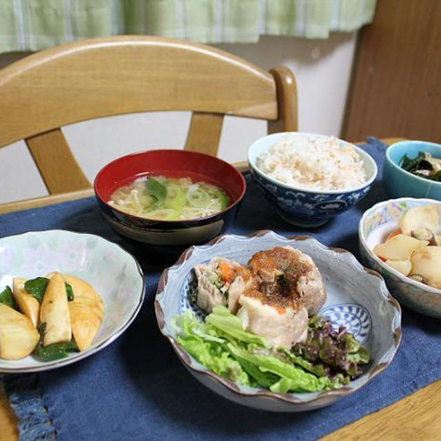 しらすと鮭の混ぜごはんと鶏もも肉の蒸し巻きと里芋の煮ものでうちごはん（レシピ付）