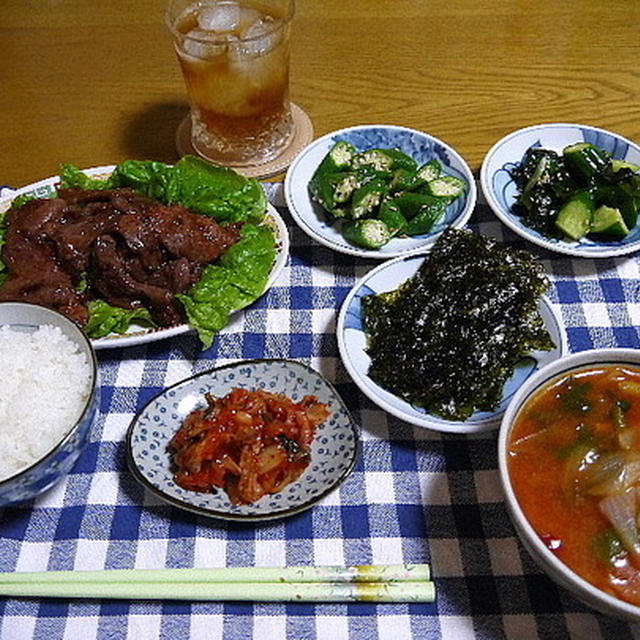 【夕食】牛肉ばらはらみ焼肉・おくらナムル・韓国風激辛スープ…