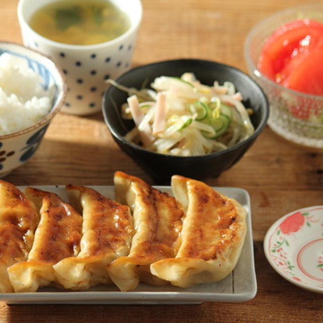 忙しい日の救世主・冷凍餃子献立