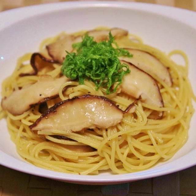 ジャンボ椎茸のペペロンチーノ と 秋刀魚の赤ワイン＆肝ソース煮込み