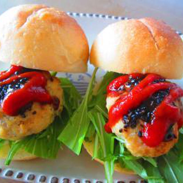 丸ﾊﾟﾝ焼いて♪ﾊﾝﾊﾞｰｸﾞｻﾝﾄﾞ♪ﾆﾝｼﾞﾝｻﾗﾀﾞｻﾝﾄﾞ♪