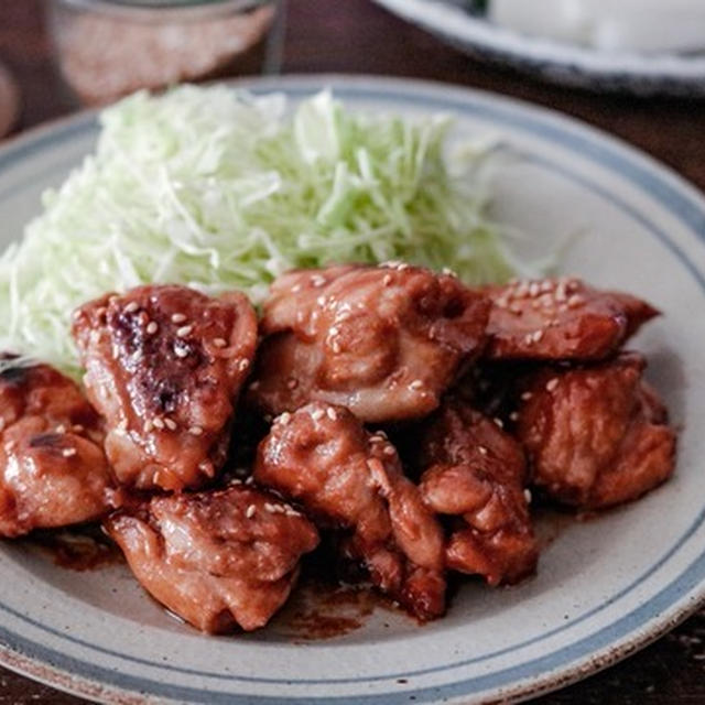 漬けて焼くだけ超簡単！！ご飯のおかわりがとまらない！鶏もも肉の甘辛ケチャップ焼き♡と副菜なんてこんなもん