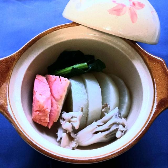 水炊き（大根、鮭、舞茸、小松菜）