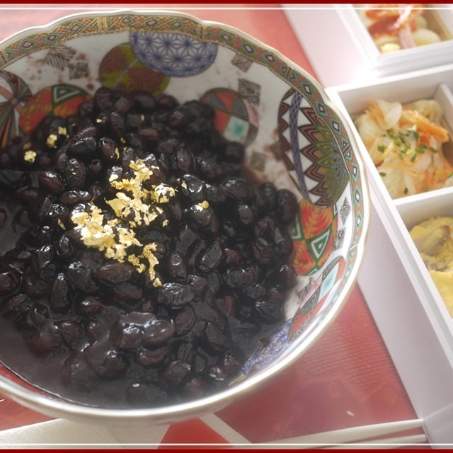 赤ワイン風味の黒豆ジュレ