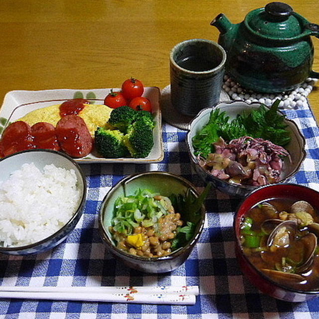 【朝食】ほたるいか酢味噌和え・プレーンオムレツと魚肉ハム焼き…