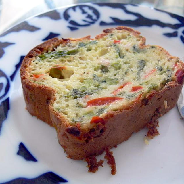 話題のこれ！菜の花とパプリカのケークサレ