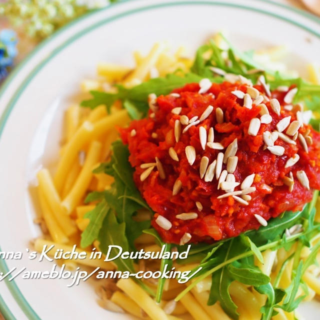 【主食】イタリアンカラーがお洒落な♪チリトマトソースとルッコラのマカロニパスタ