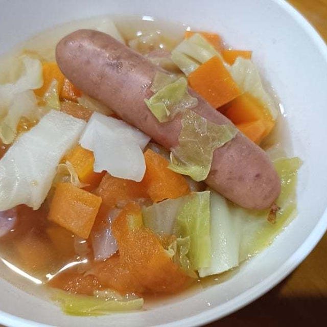 今日はPTAでした＾＾行く前に具だくさんコンソメスープ