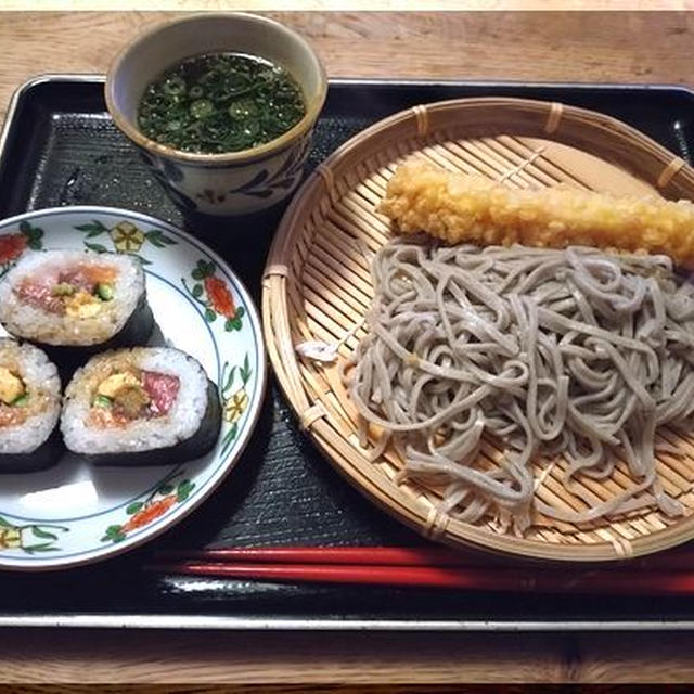 ざるそばと海鮮巻き