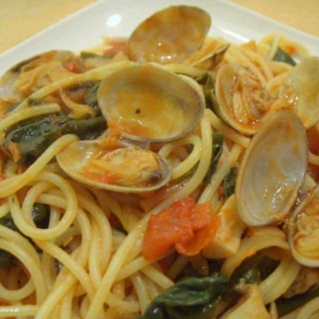 アサリとほうれん草のトマトソーススパゲティー