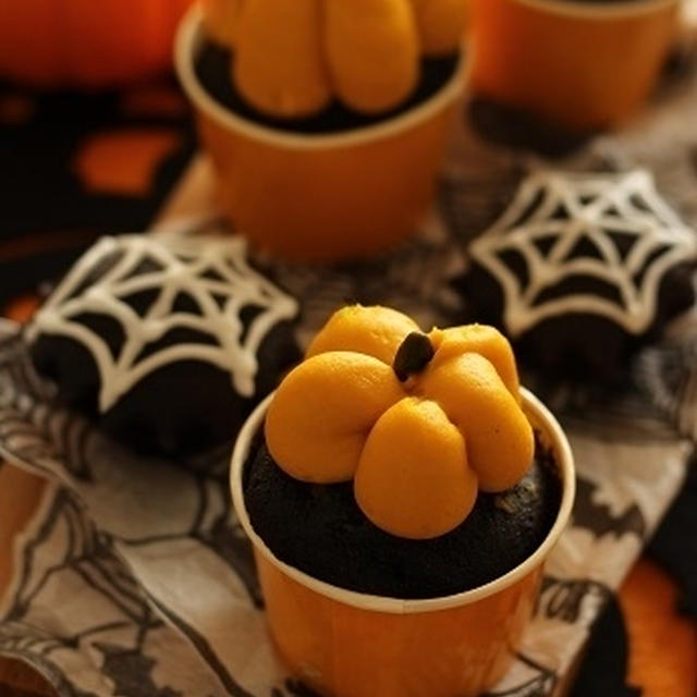 かぼちゃクリームのブラックカップケーキでハロウィン By ぴくるすさん レシピブログ 料理ブログのレシピ満載