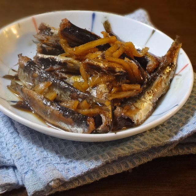 ザラメで甘辛に仕立てた鰯の生姜煮