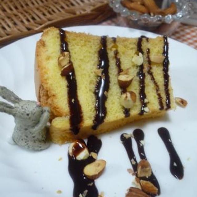 バニラシフォンケーキと、美味しいアーモンドと…。
