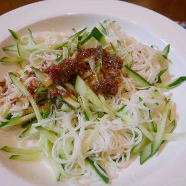 きゅうりでカサ増し＆食感プラス、ぶっかけ素麺の晩ごはん