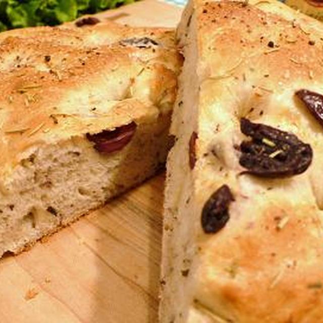 フォカッチャ　カラマタオリーブ入り　Focaccia with Kalamata Olives